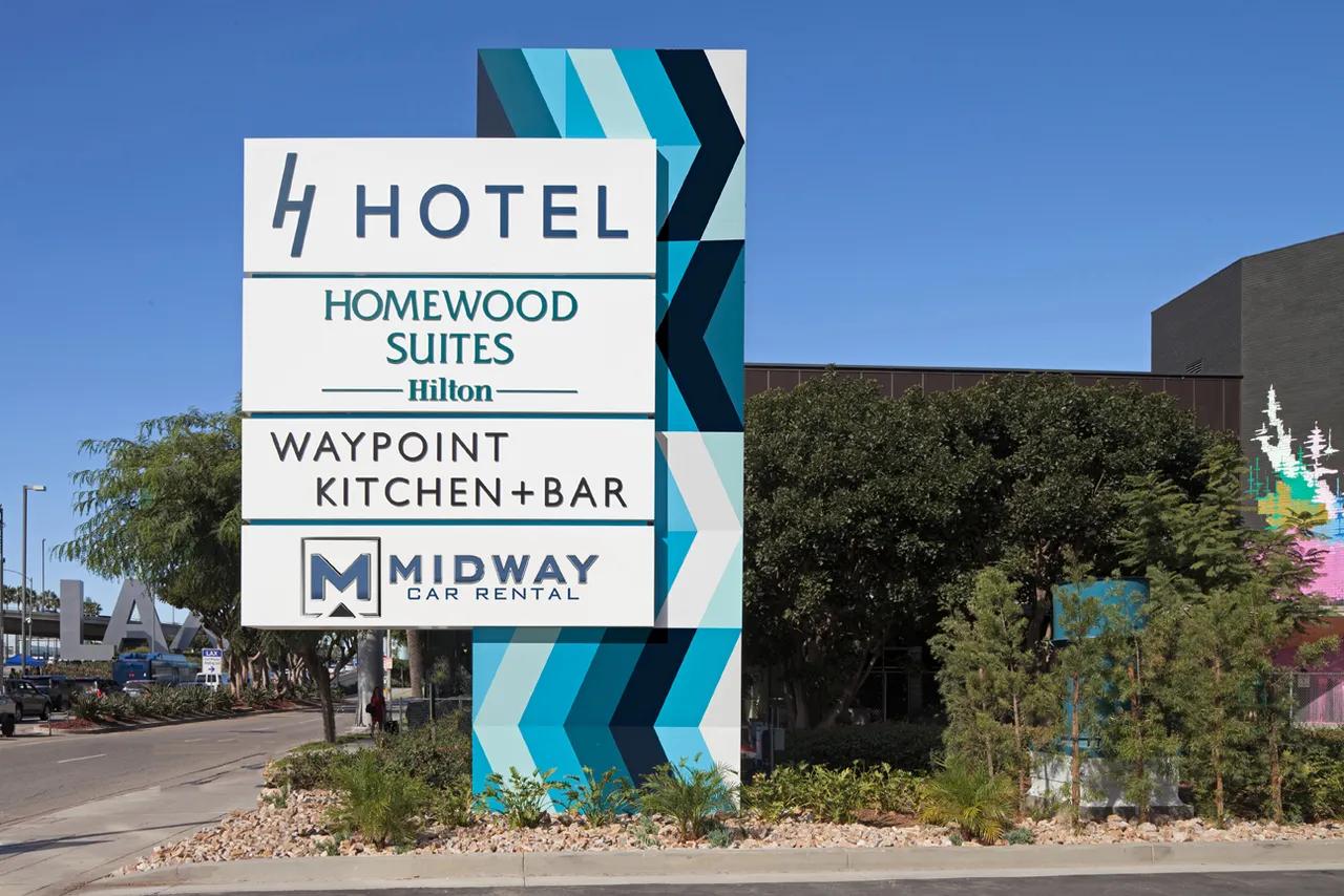 H Hotel Los Angeles, Curio Collection by Hilton — rooms and atmosphere