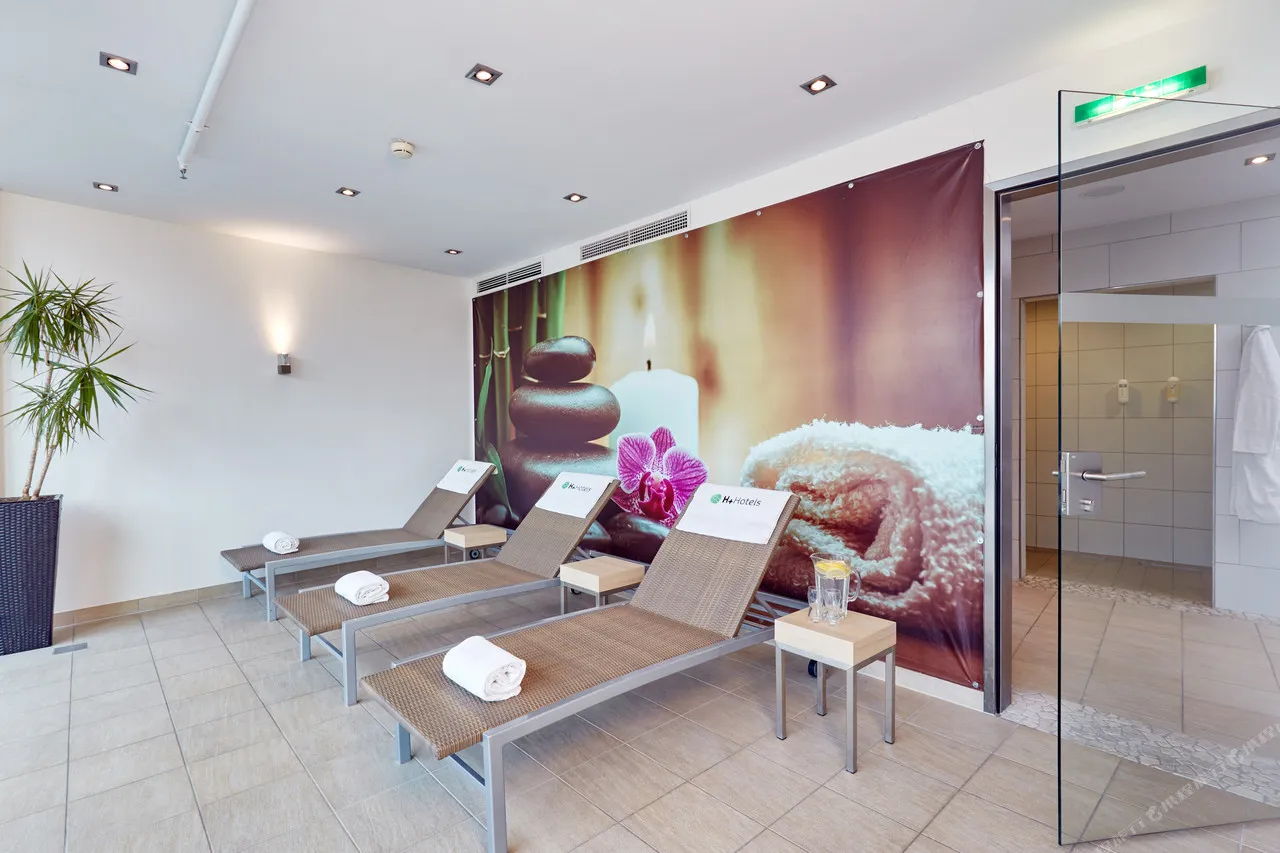 H+ Hotel Salzburg — rooms and atmosphere