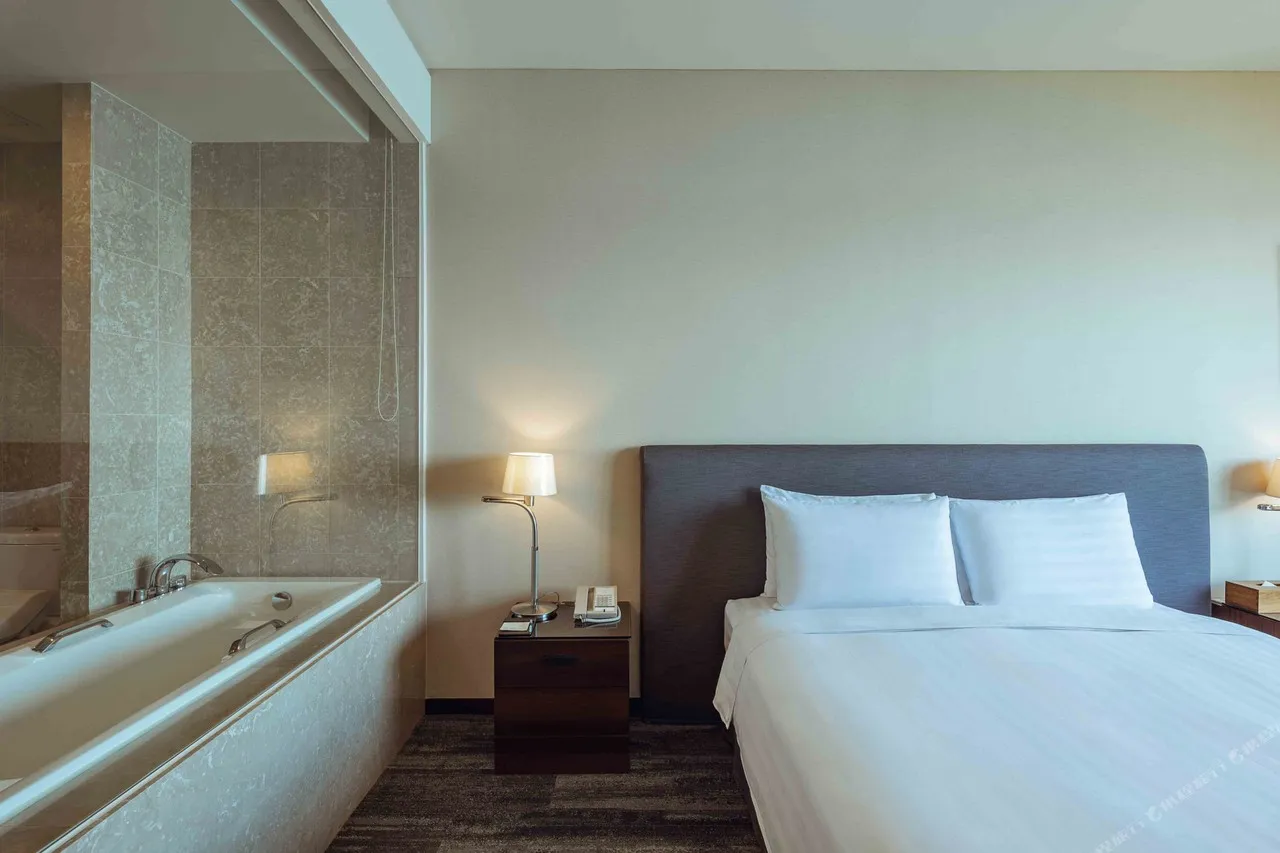 H Resort — rooms and atmosphere
