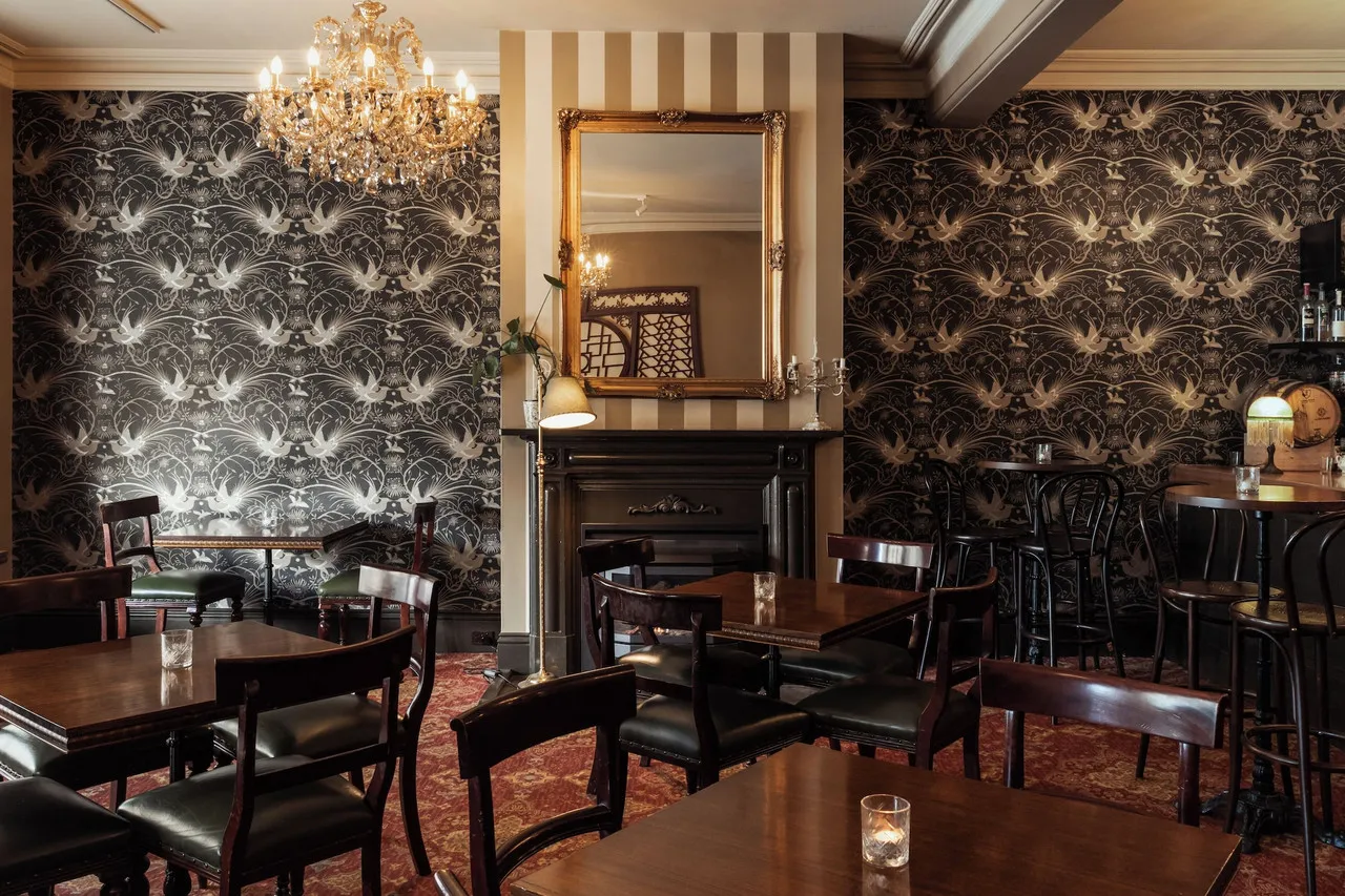 Hadley's Orient Hotel — rooms and atmosphere