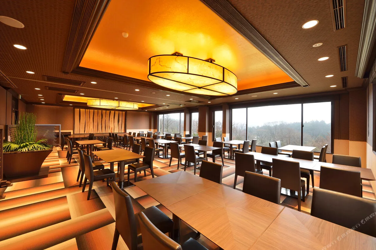 Hakone Lake Hotel — rooms and atmosphere