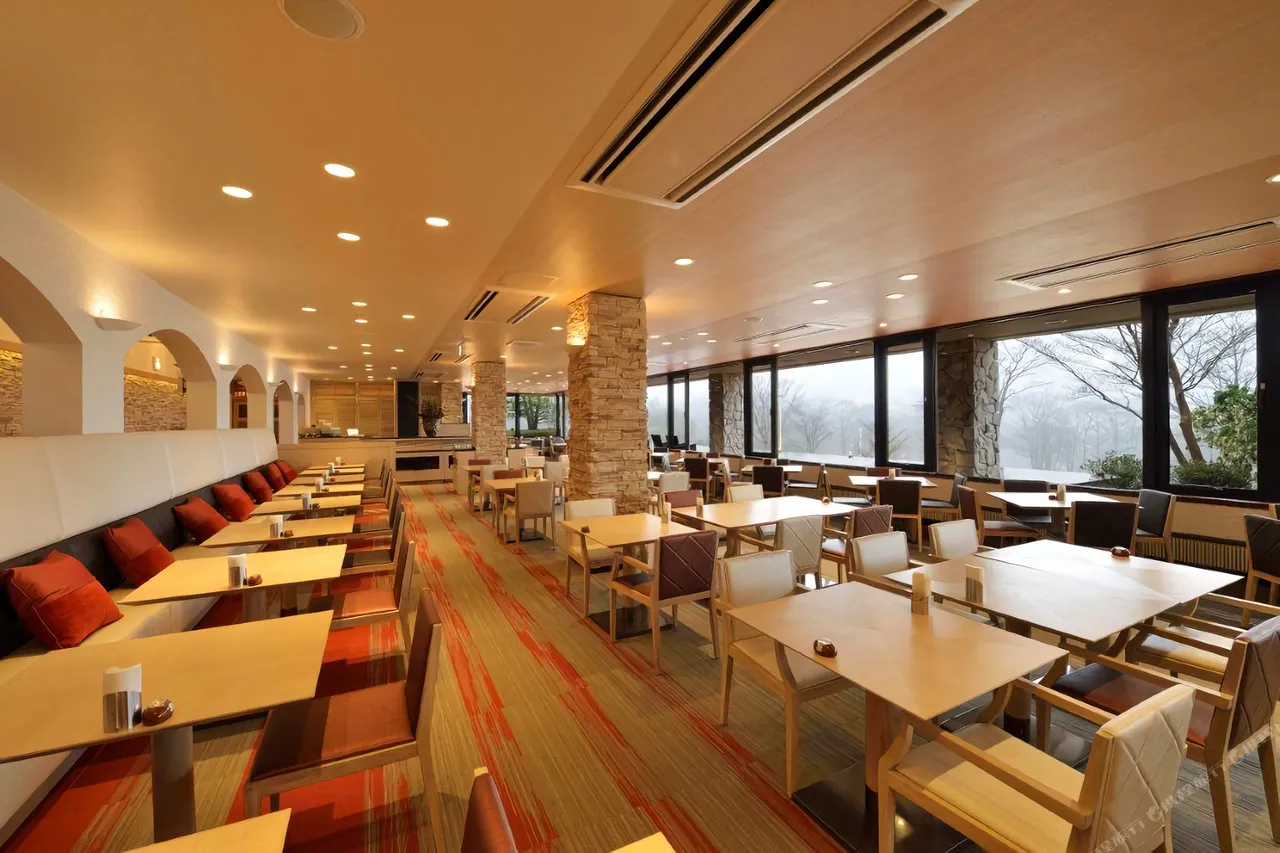 Hakone Lake Hotel — rooms and atmosphere
