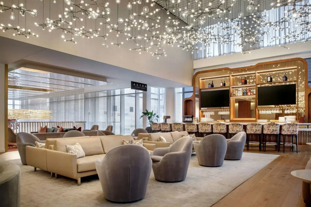 HALL Arts Hotel Dallas, Curio Collection by Hilton — rooms and atmosphere