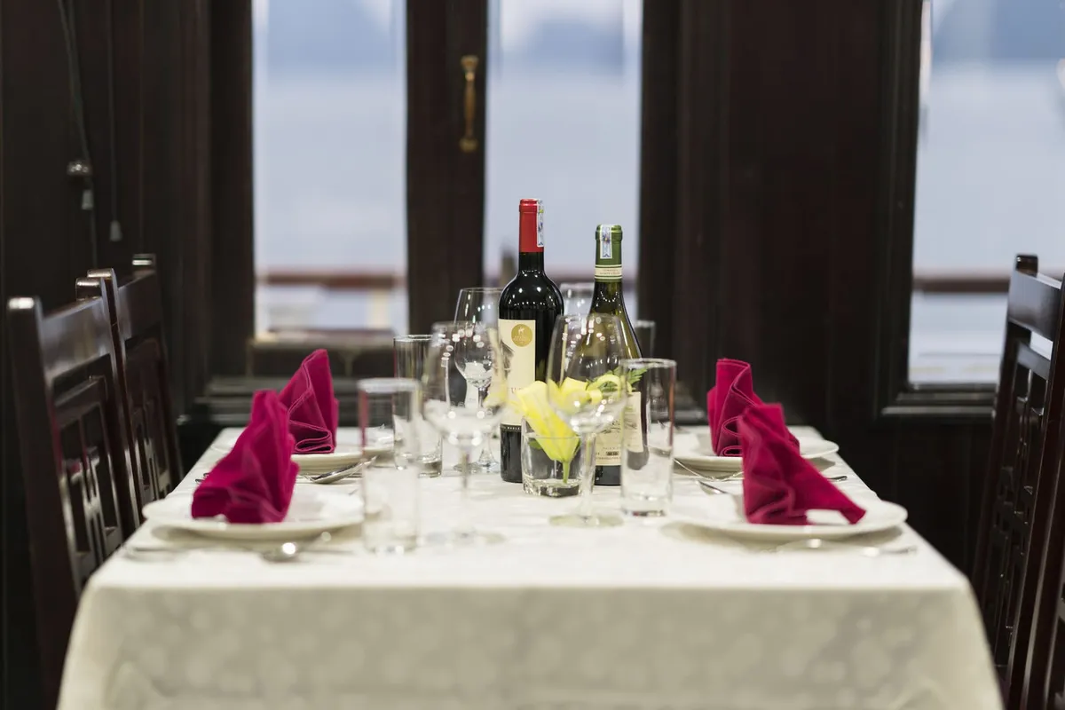 Halong Paloma Cruise — rooms and atmosphere