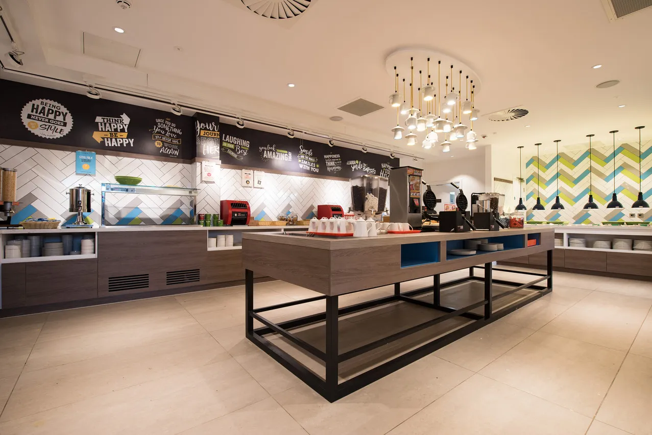Hampton by Hilton Edinburgh West End — rooms and atmosphere