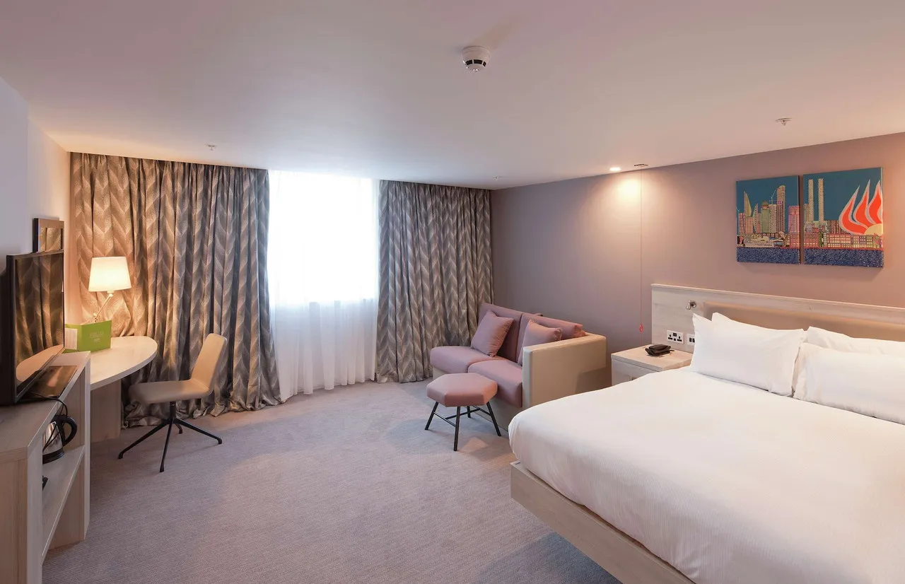 Hampton By Hilton Leeds City Centre — rooms and atmosphere