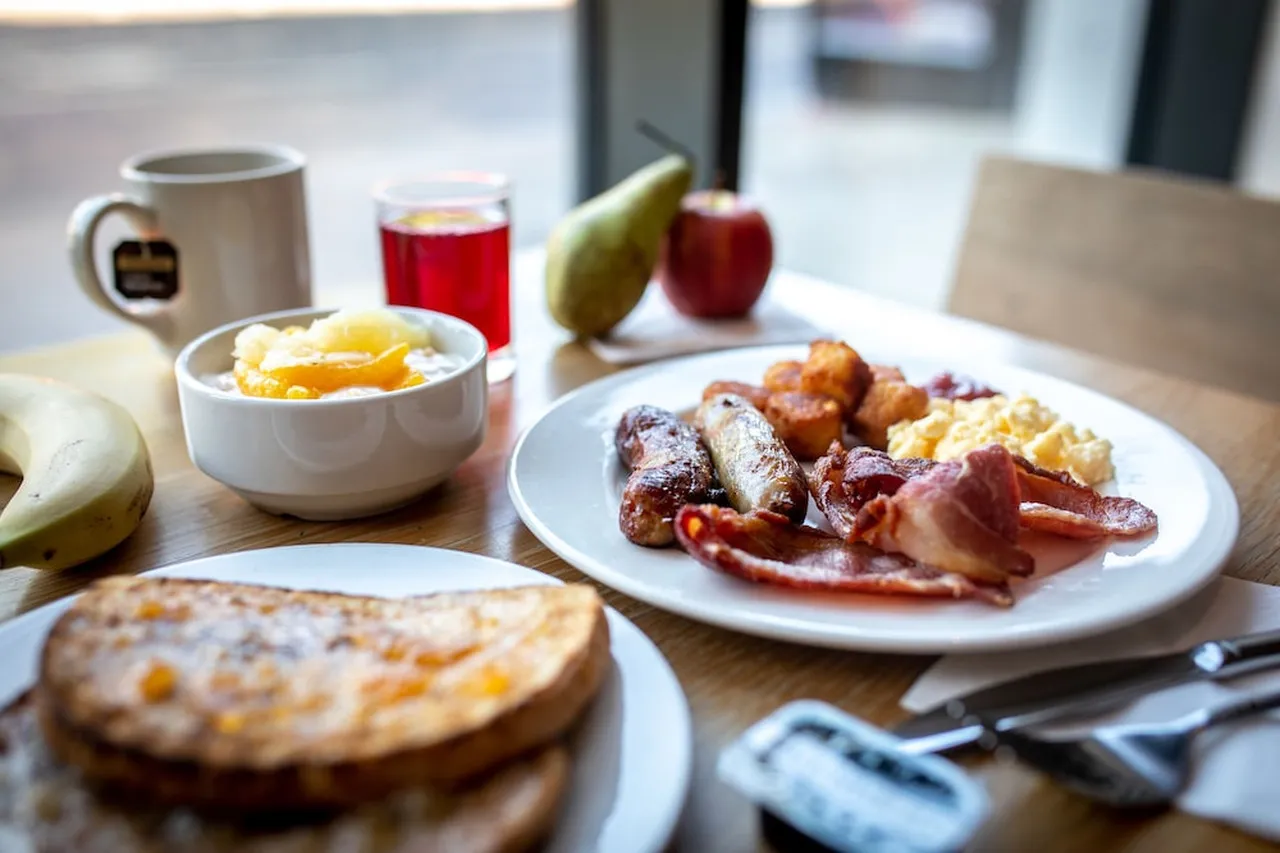Hampton by Hilton London Waterloo — rooms and atmosphere