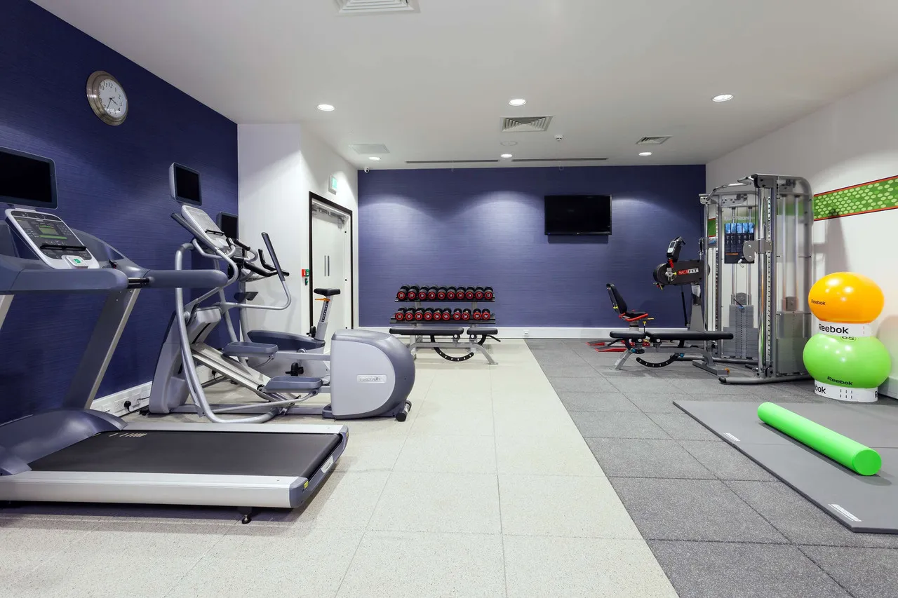 Hampton by Hilton London Waterloo — rooms and atmosphere