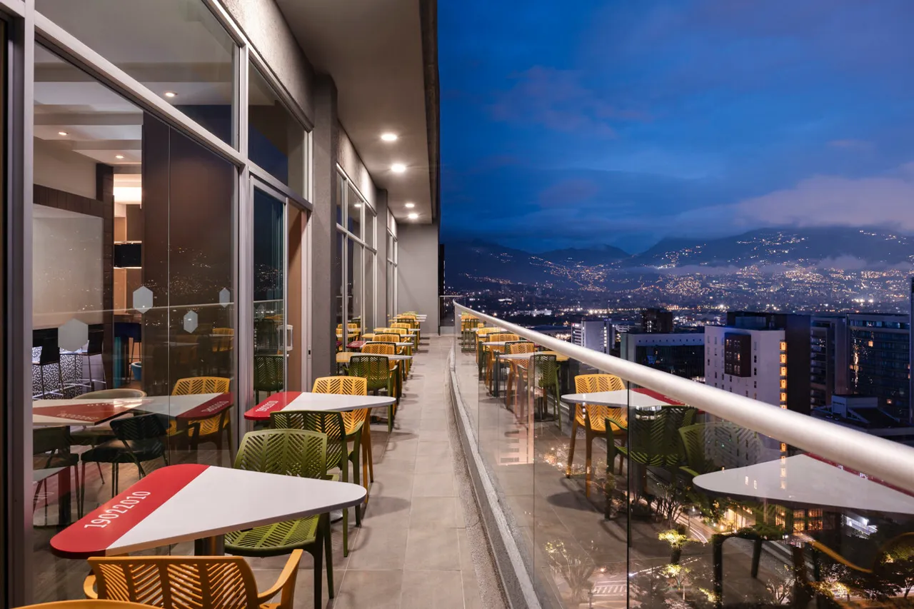 Hampton by Hilton Medellin — ภาพห้องพักและบรรยากาศ