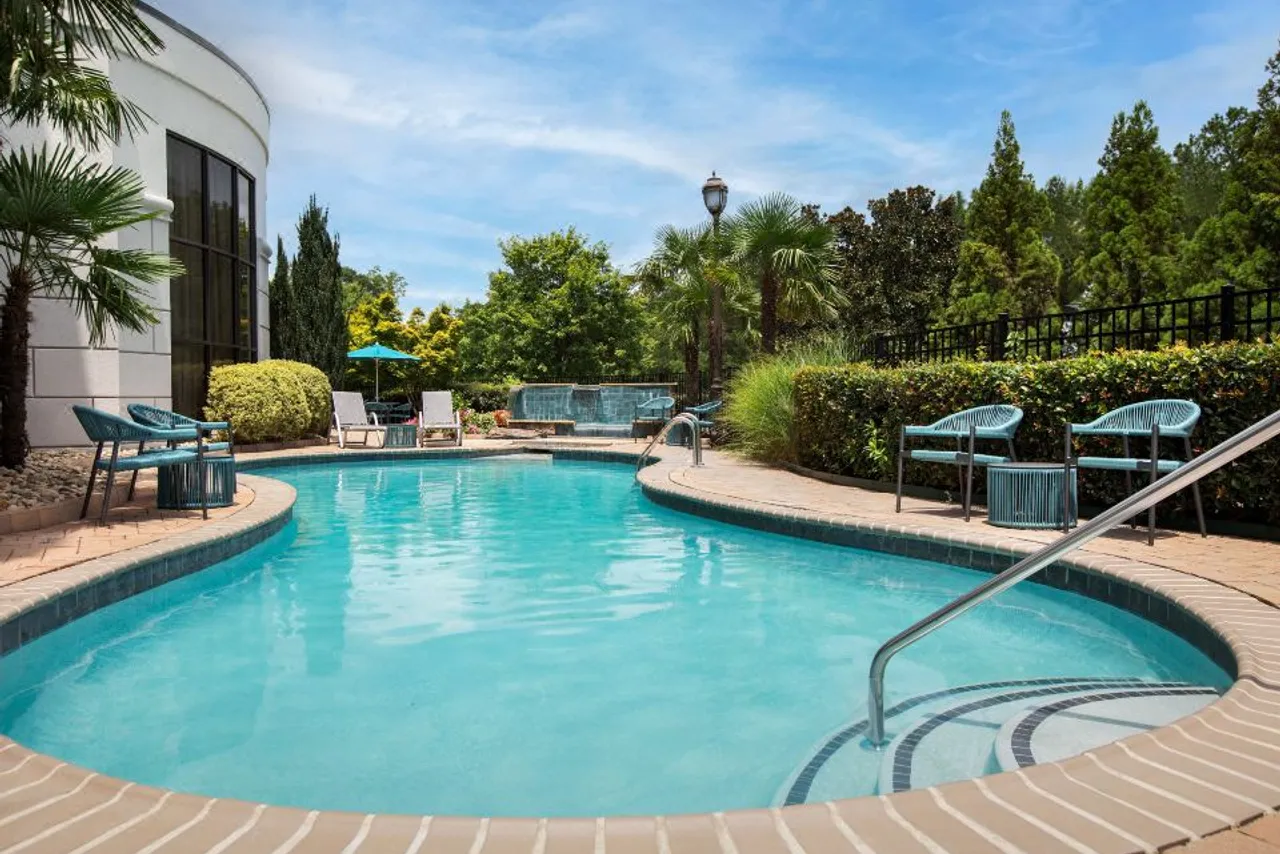 Hampton Inn & Suites Atlanta-Six Flags — rooms and atmosphere