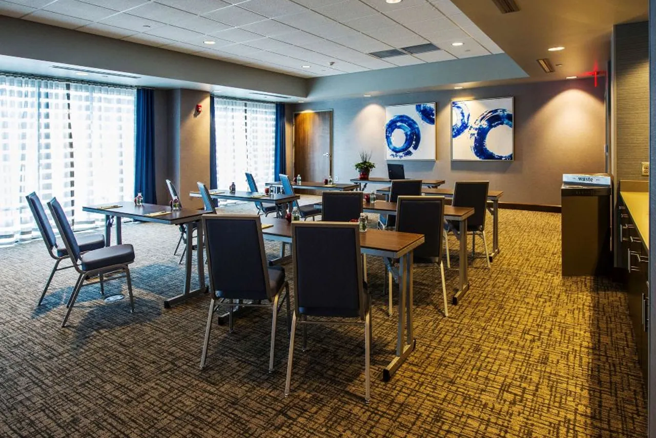 Hampton Inn & Suites Foxborough/Mansfield — rooms and atmosphere