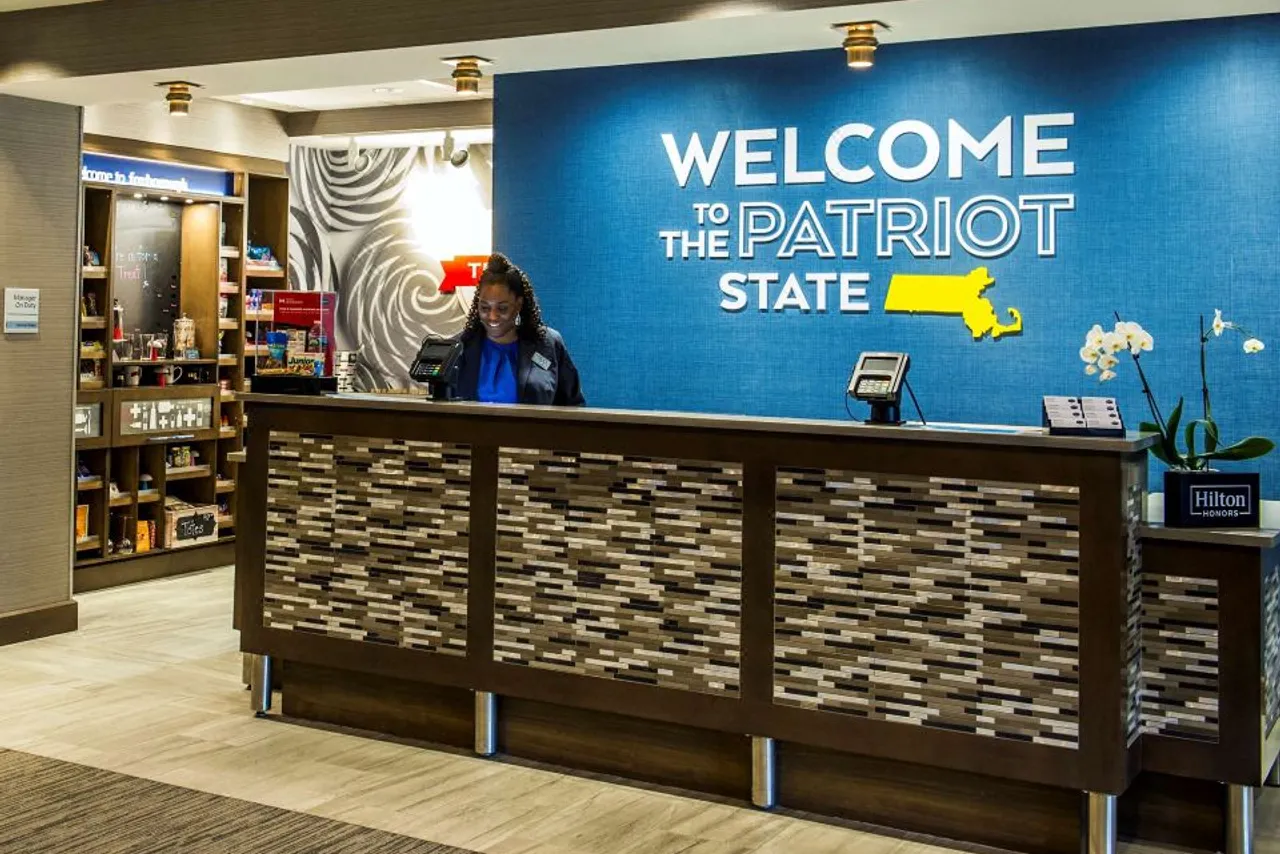 Hampton Inn & Suites Foxborough/Mansfield — rooms and atmosphere