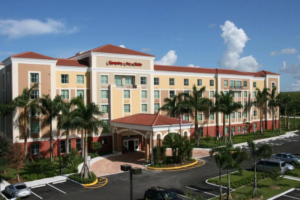 Hampton Inn & Suites Ft. Lauderdale/Miramar — rooms and atmosphere