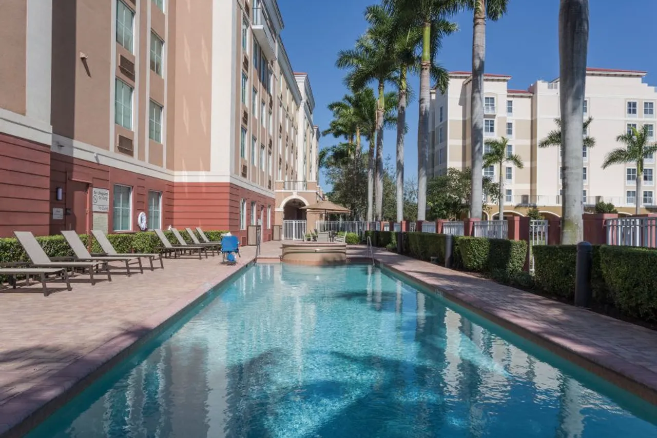 Hampton Inn & Suites Ft. Lauderdale/Miramar — rooms and atmosphere