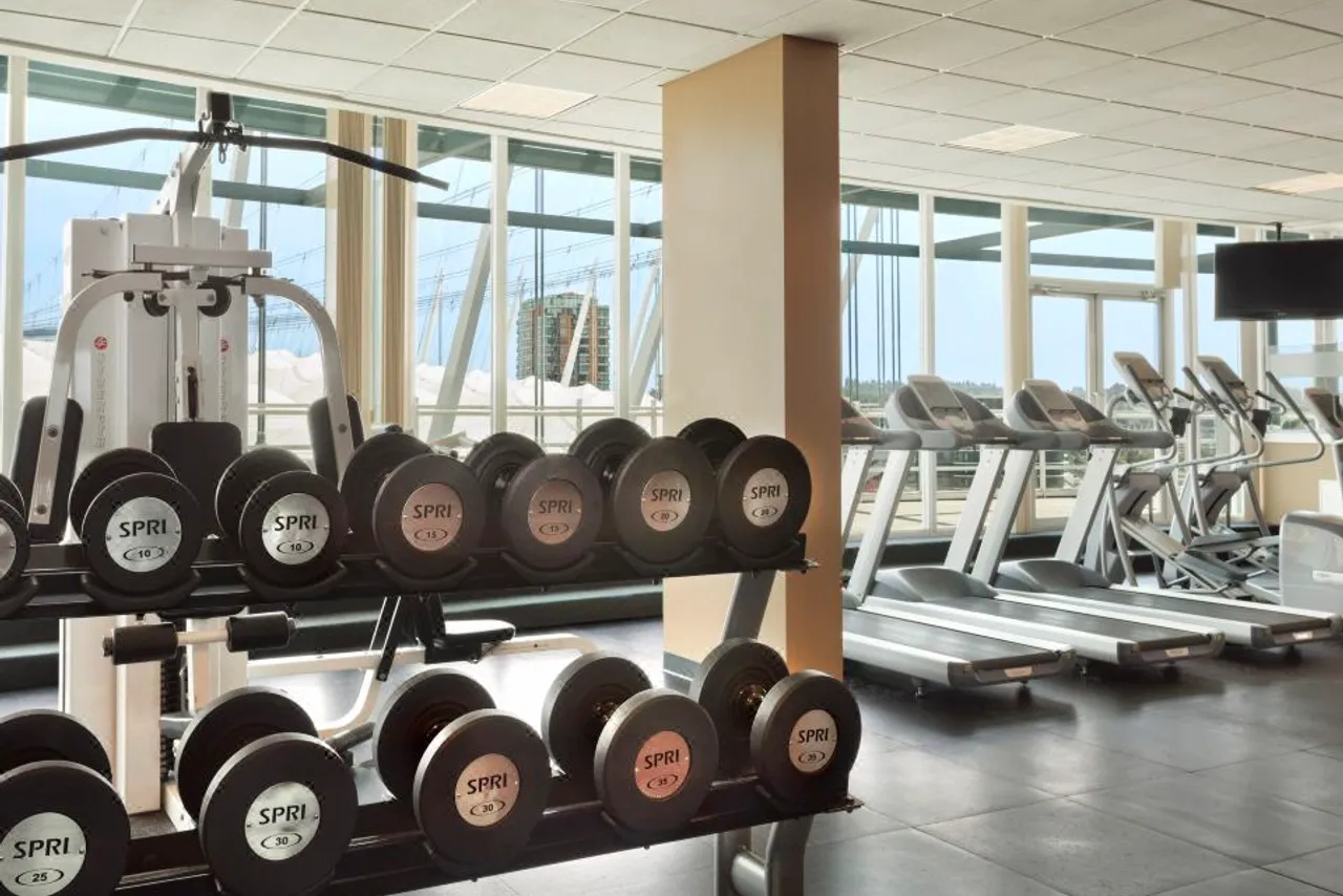 Hampton Inn & Suites by Hilton Vancouver Downtown — rooms and atmosphere