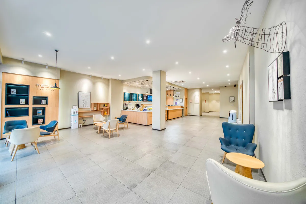 HanTing Hotel Ningbo Railway Station — rooms and atmosphere