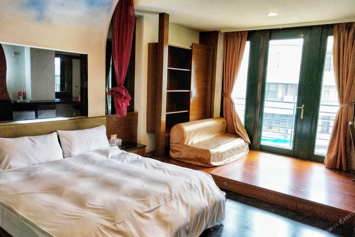 Harbor Elite Hotel