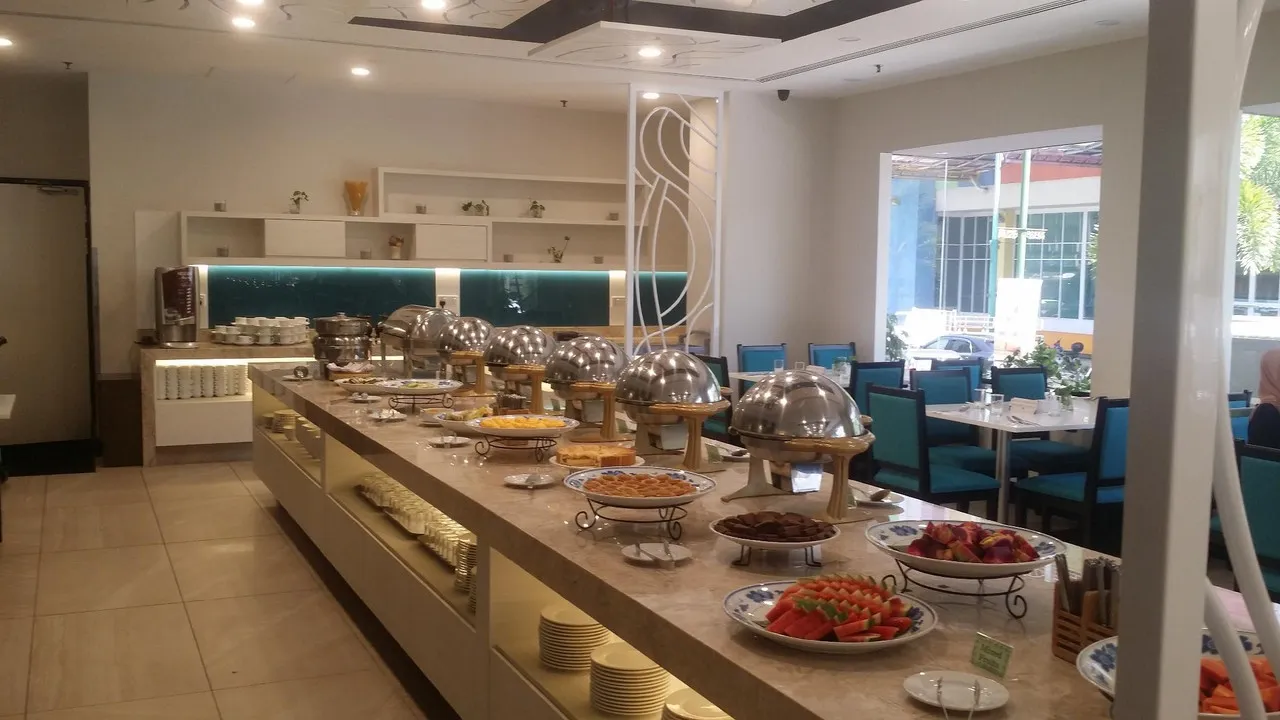 Harbour View Hotel — rooms and atmosphere