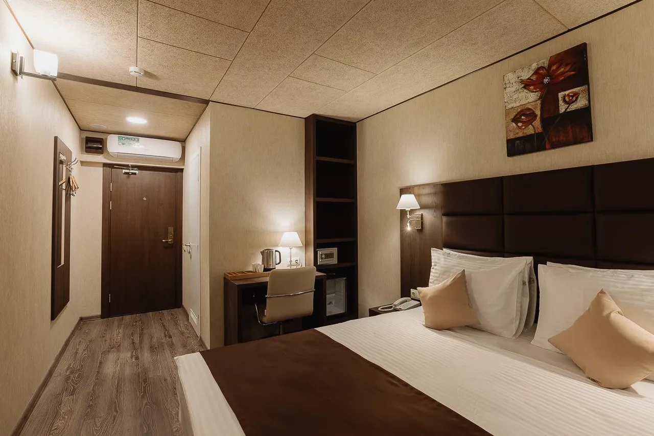 Helix Hotel — ภาพห้องพักและบรรยากาศ