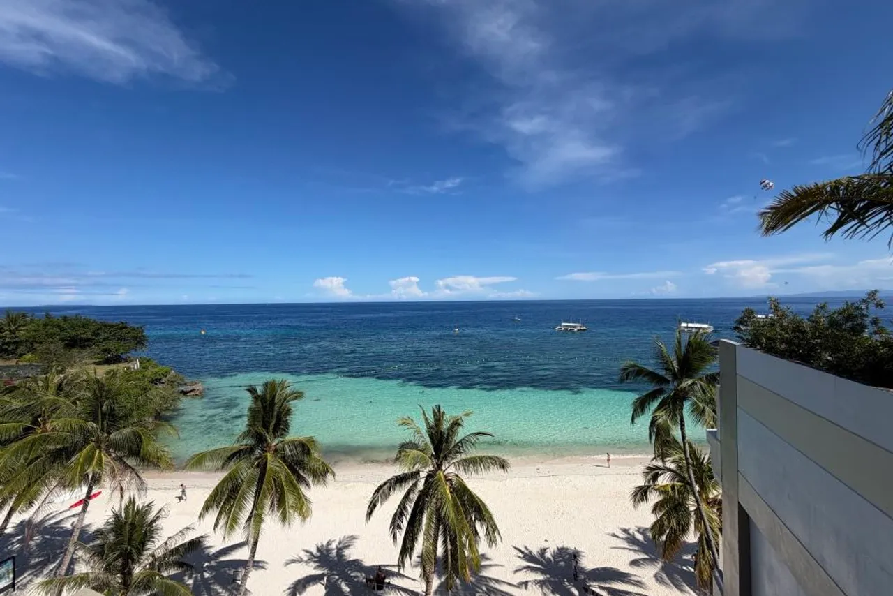 Henann Premier Coast Resort — rooms and atmosphere
