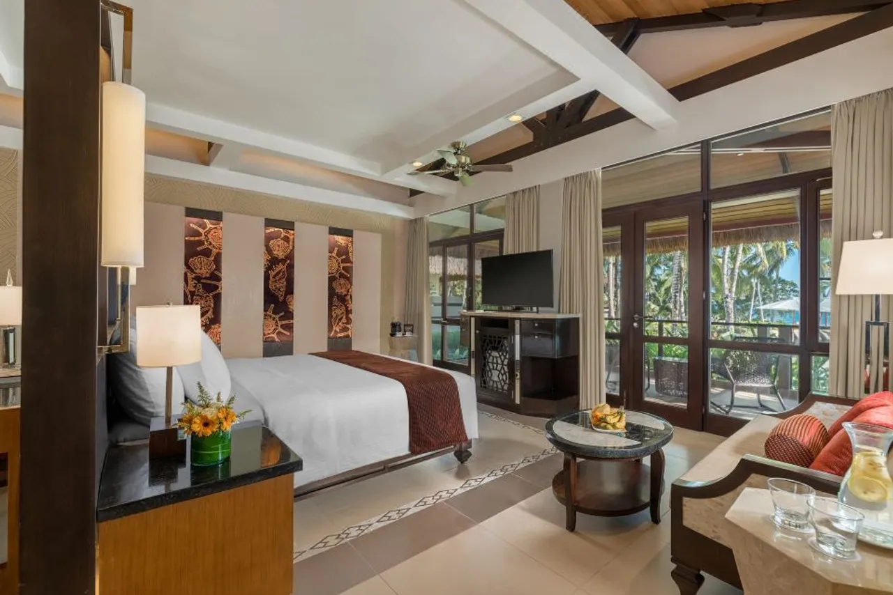 Henann Resort Alona Beach — rooms and atmosphere