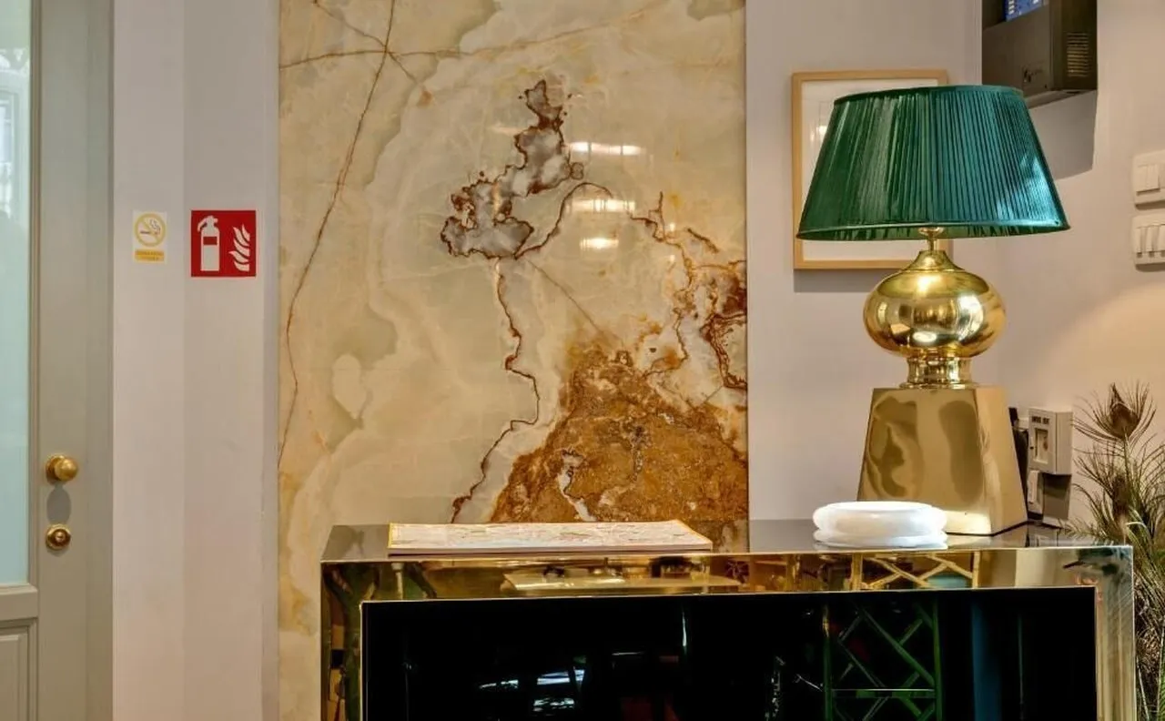 Heritage Hotel 19 — rooms and atmosphere