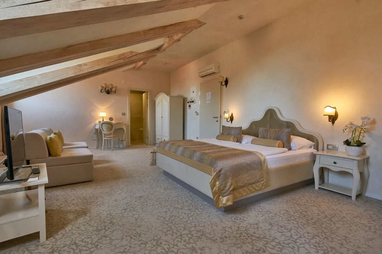 Heritage Hotel Life Palace — rooms and atmosphere