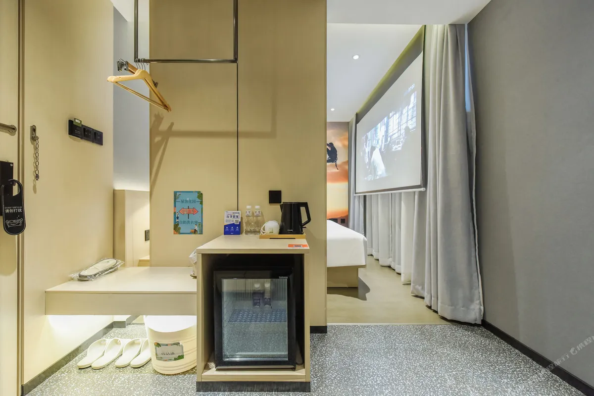 Heye Youth Travel Hotel Xi'an Bell Tower Metro Station — rooms and atmosphere
