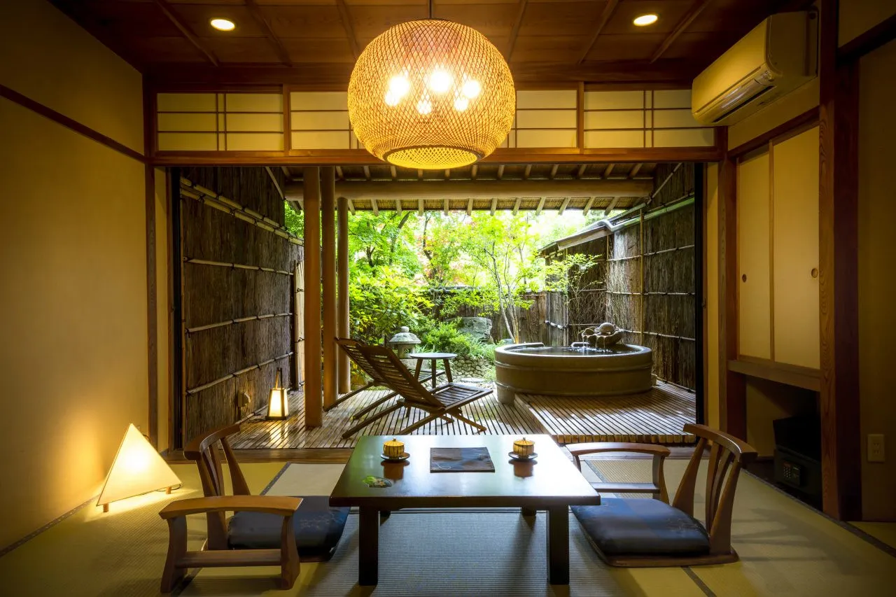 Hida Takayama Hot Spring Hidatei Hanaougi — rooms and atmosphere