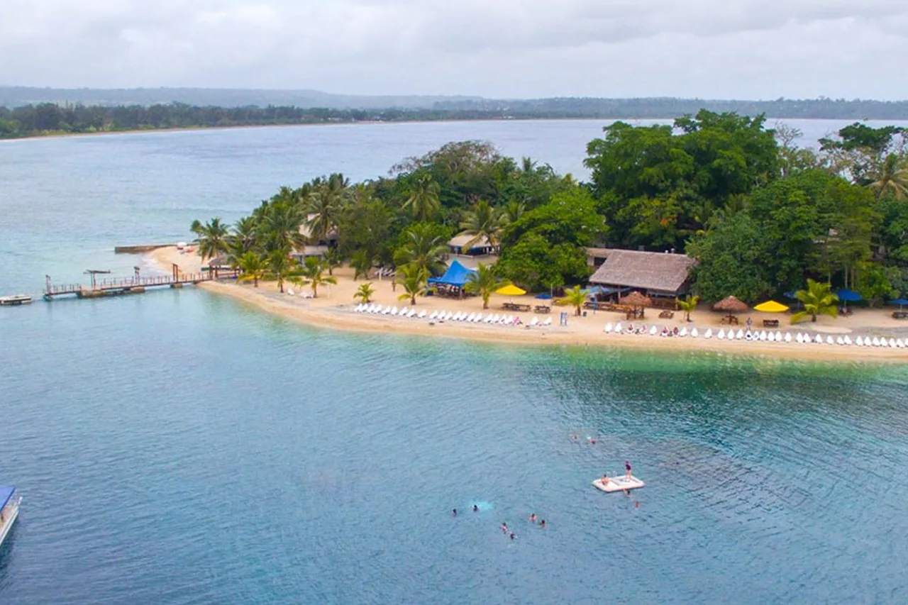 Hideaway Island Resort & Marine Sanctuary — rooms and atmosphere