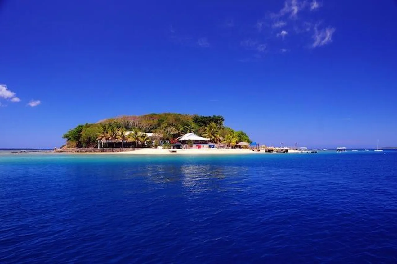 Hideaway Island Resort & Marine Sanctuary — rooms and atmosphere