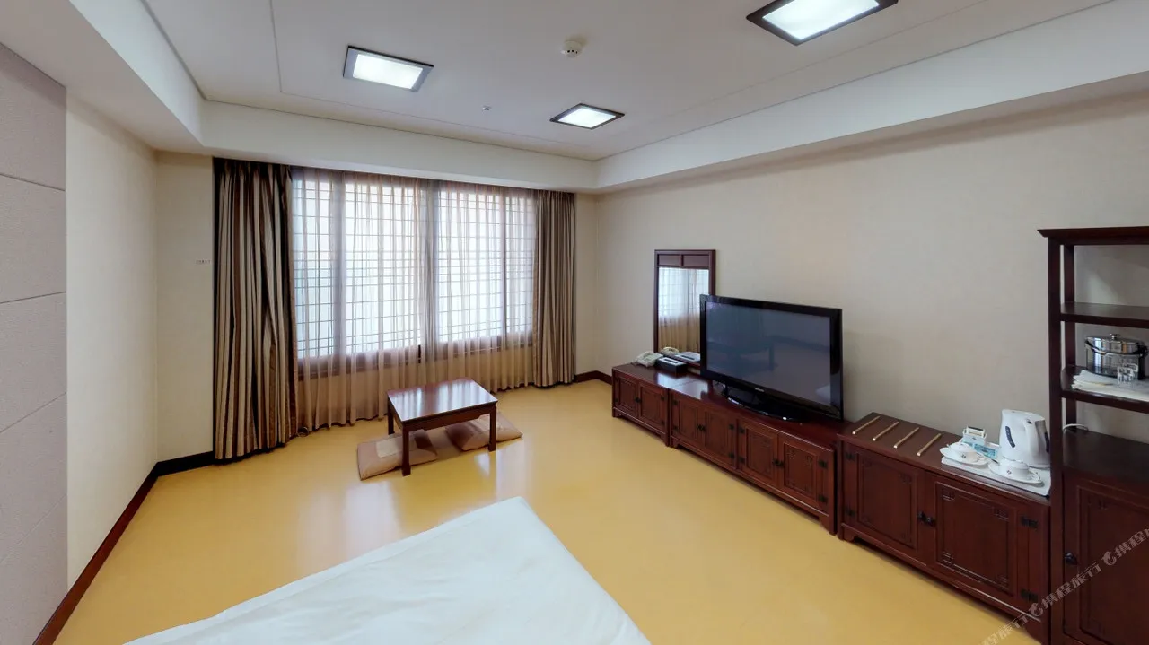 High1 Grand Hotel — rooms and atmosphere