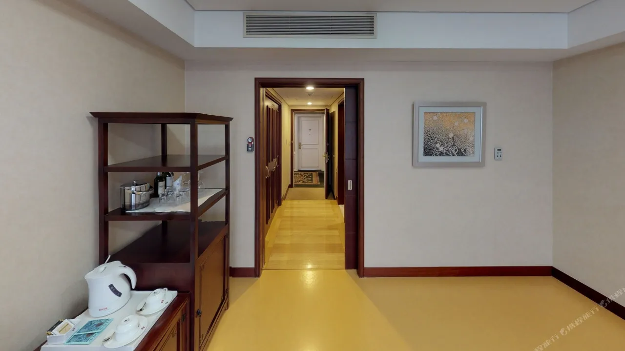 High1 Grand Hotel — rooms and atmosphere