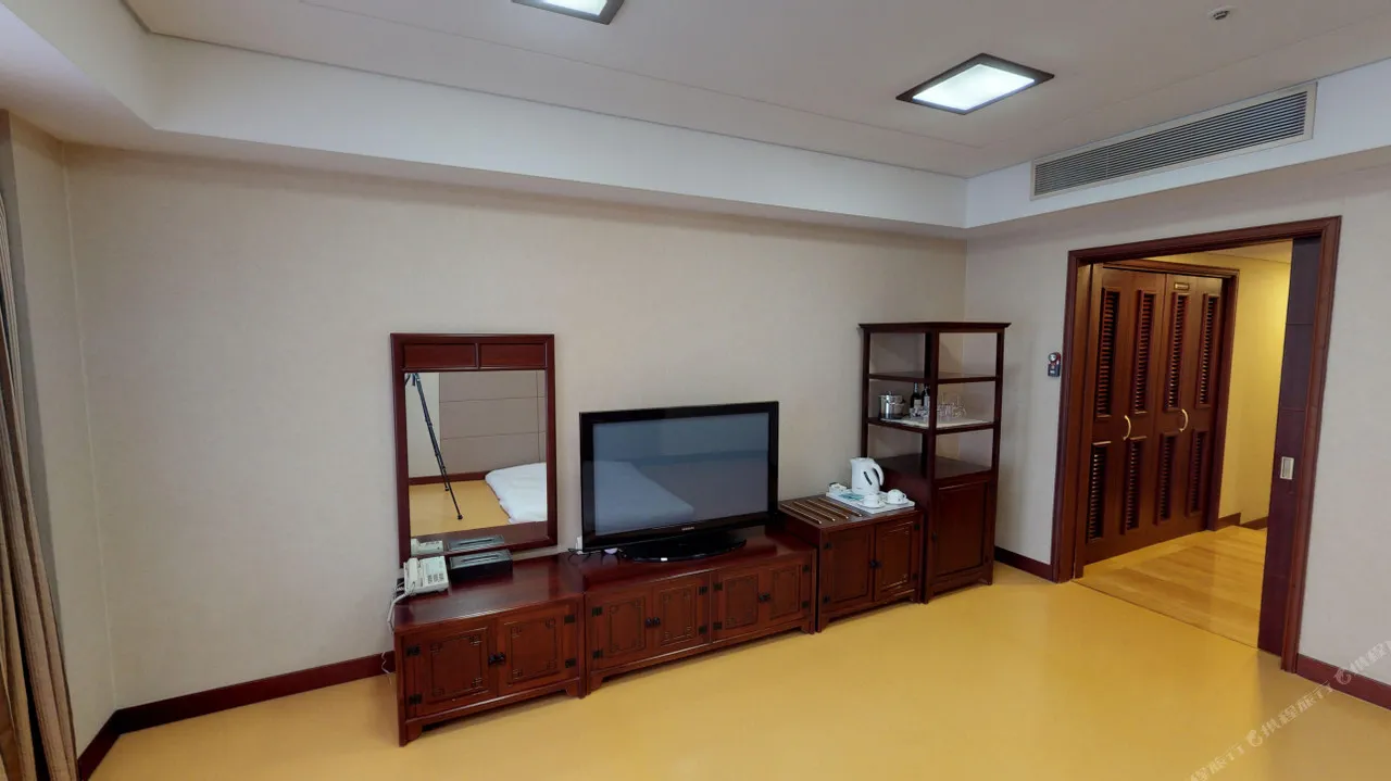 High1 Grand Hotel — rooms and atmosphere