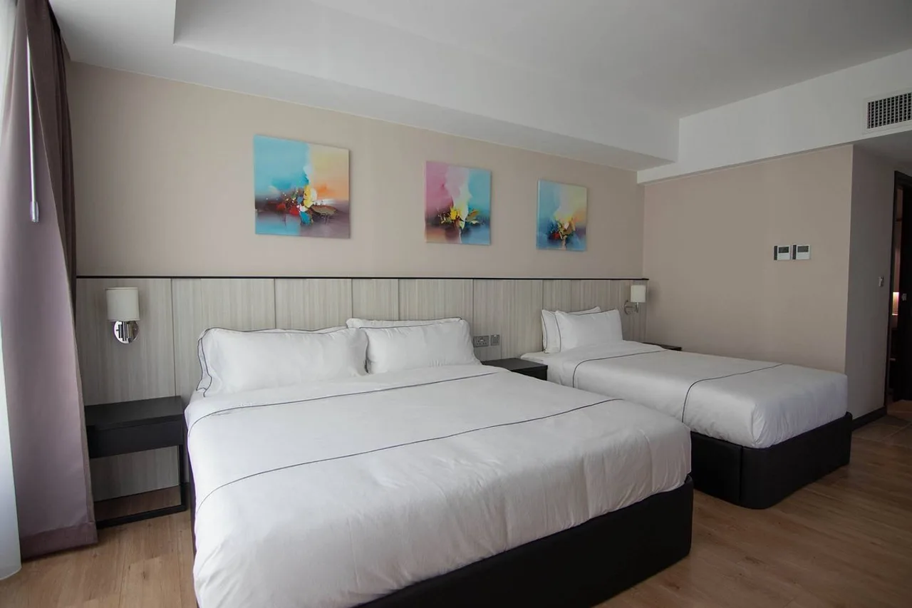 Higher Hotel — rooms and atmosphere