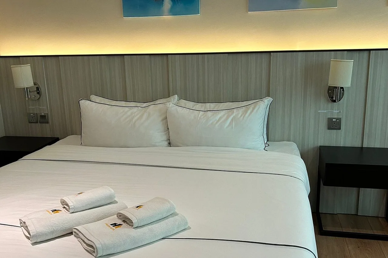 Higher Hotel — rooms and atmosphere