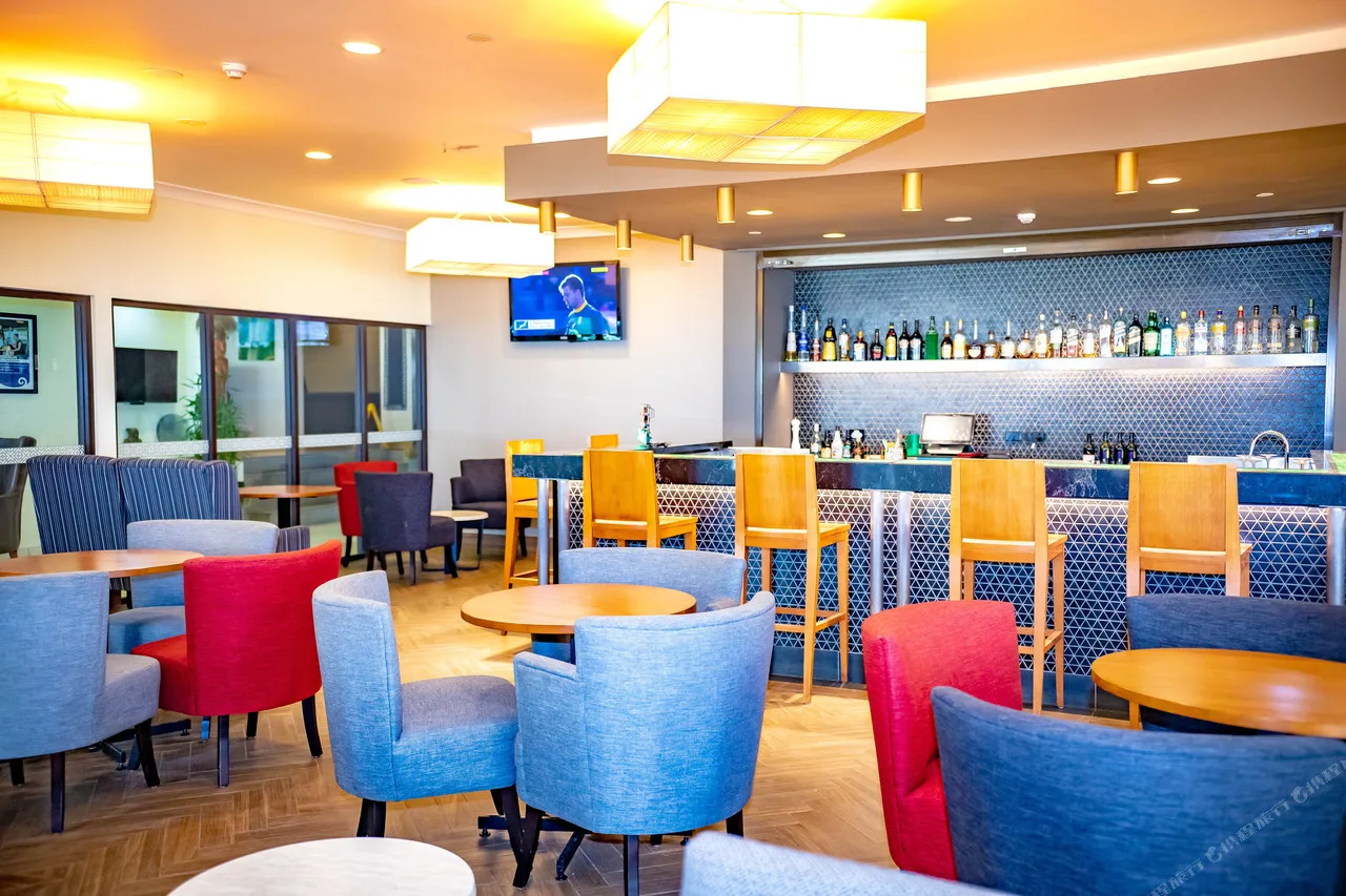 Highlander Hotel & Apartments — ภาพห้องพักและบรรยากาศ