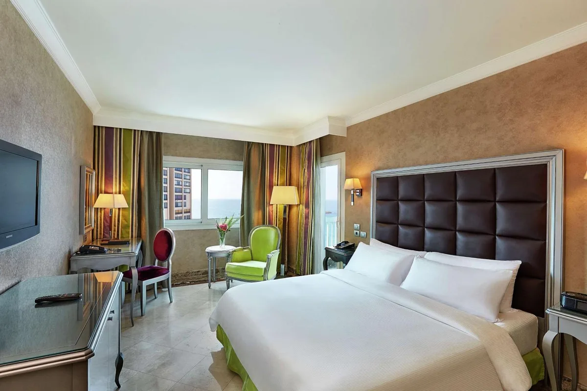 Hilton Alexandria Corniche — ภาพห้องพักและบรรยากาศ