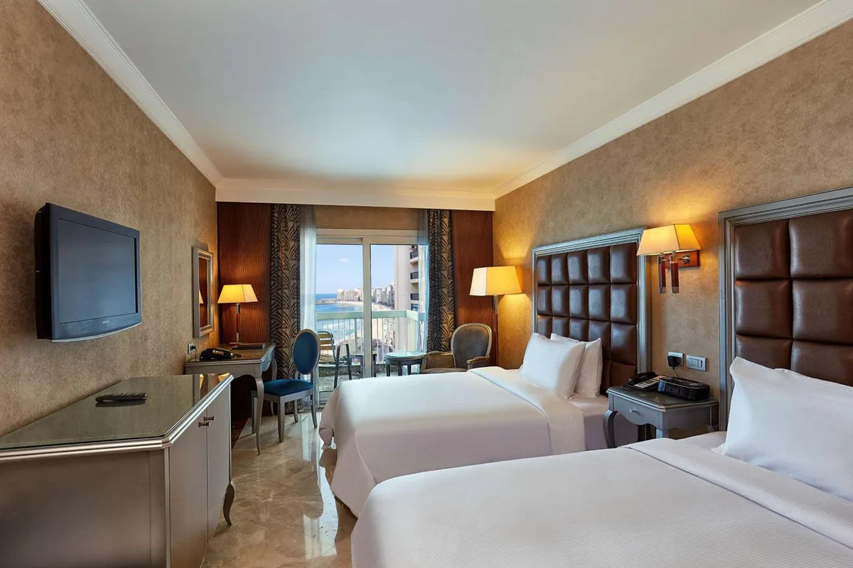 Hilton Alexandria Corniche — ภาพห้องพักและบรรยากาศ