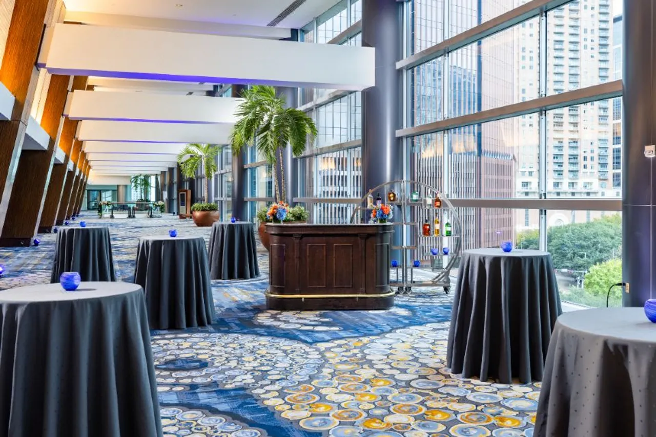 Hilton Americas-Houston — rooms and atmosphere