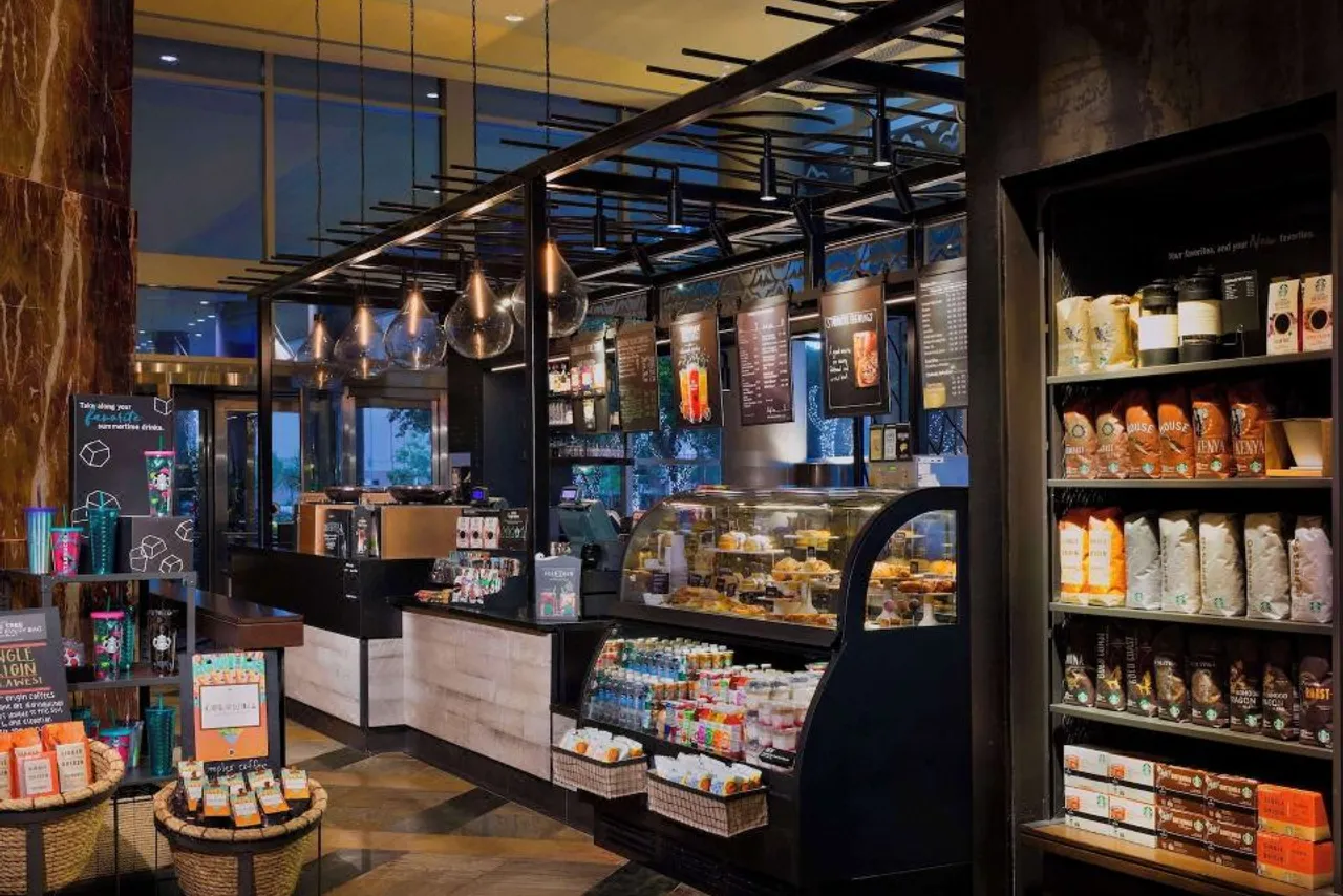 Hilton Americas-Houston — rooms and atmosphere