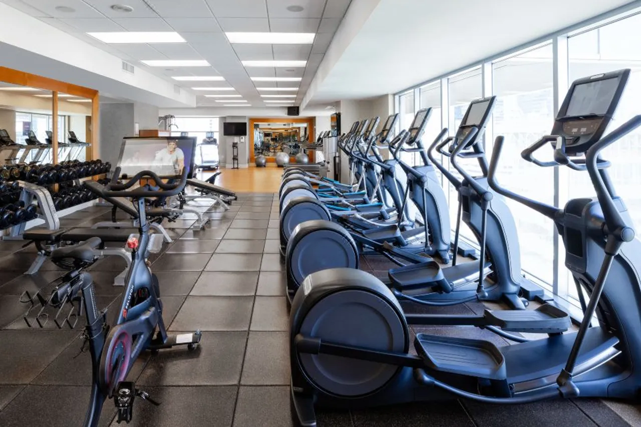 Hilton Americas-Houston — rooms and atmosphere