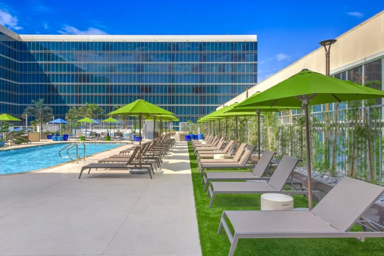 Hilton Anaheim — rooms and atmosphere