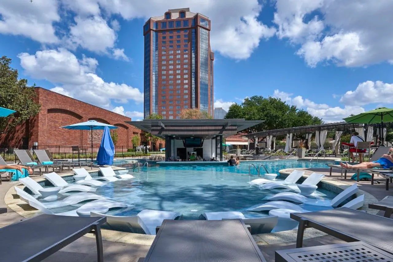 Hilton Anatole — rooms and atmosphere
