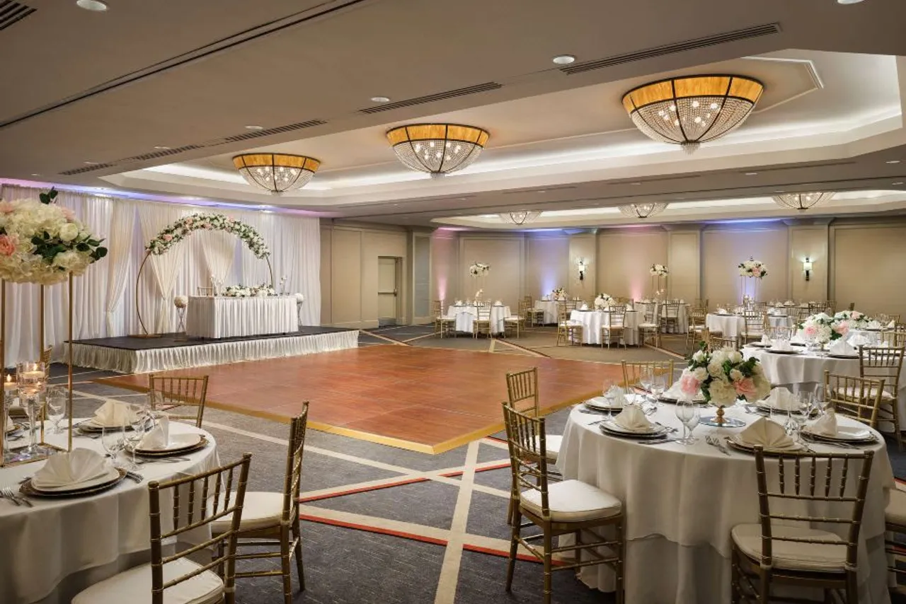 Hilton Arlington — rooms and atmosphere