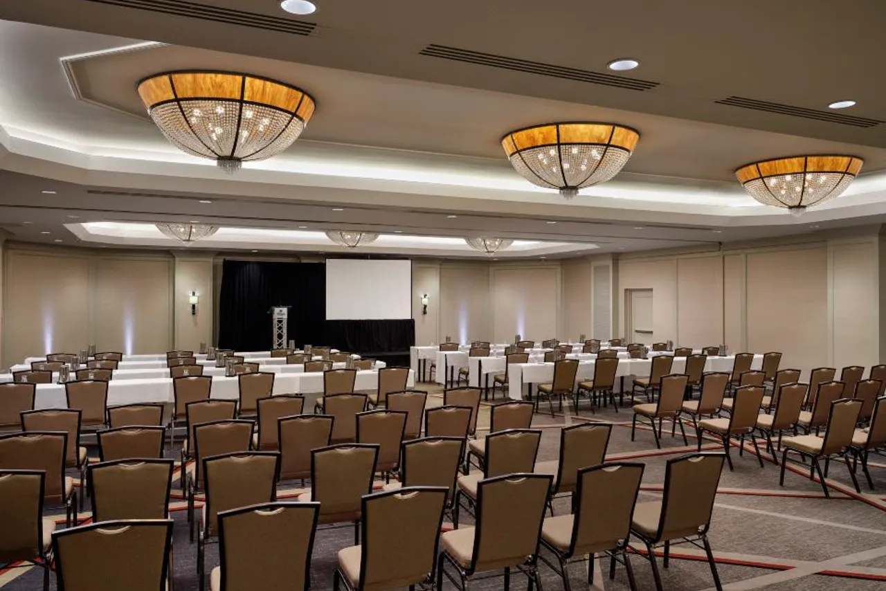 Hilton Arlington — rooms and atmosphere