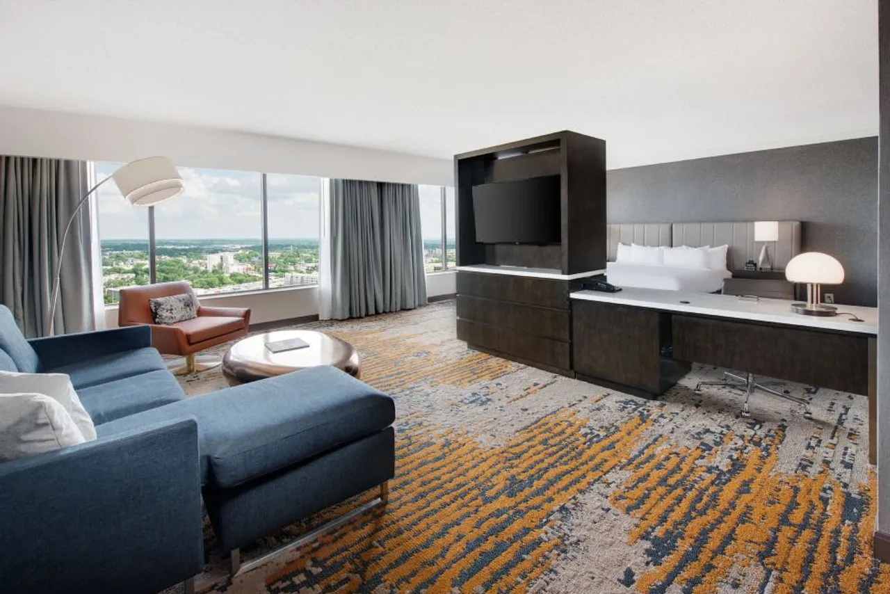 Hilton Atlanta — rooms and atmosphere