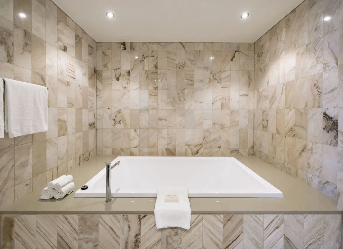 Hilton Darwin — rooms and atmosphere