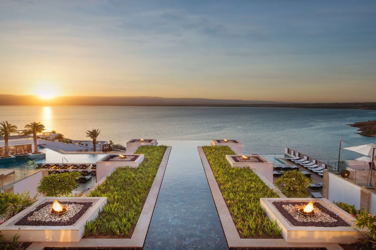Hilton Dead Sea Resort & Spa — rooms and atmosphere