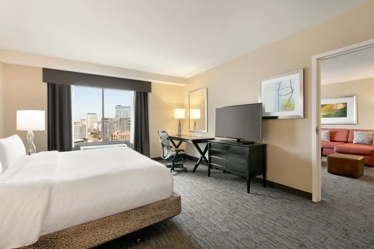 Hilton Garden Inn Atlanta Downtown — rooms and atmosphere